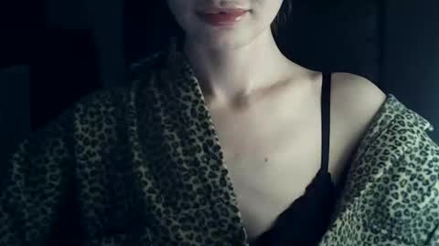 Snapshot of kyleesilkk chatting on 8, 10, 2025 KyleeSilkk online show from 8, 10, 2025