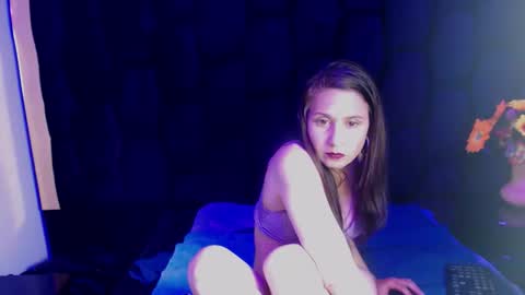 Snapshot of kylie_bloom chatting on 27, 10, 2025 kylie_bloom online show from 27, 10, 2025