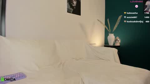 Snapshot of kylie_desire chatting on 1, 3, 2025 Kylie online show from 1, 3, 2025