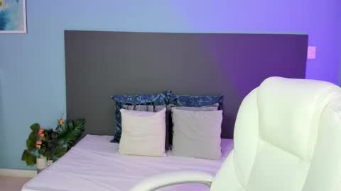 Kylie Reyes  online show from 4, 2, 2025