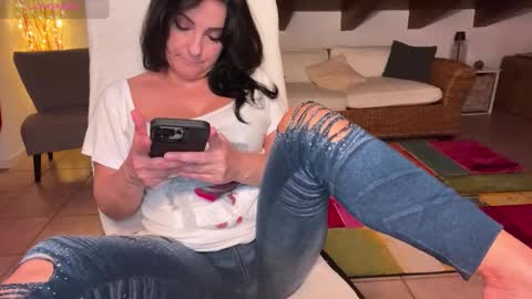 Snapshot of kyliecb chatting on 31, 10, 2025 Kylie online show from 31, 10, 2025