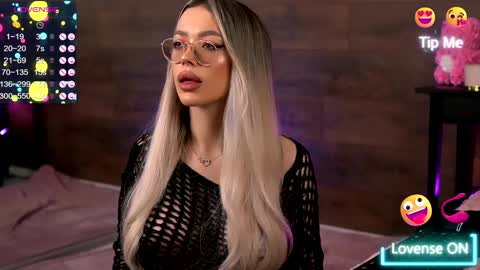 Snapshot of kyliejoyce chatting on 16, 12, 2024 Kylie online show from 16, 12, 2024