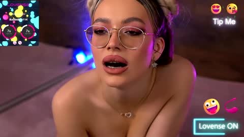 Snapshot of kyliejoyce chatting on 16, 12, 2024 Kylie online show from 16, 12, 2024