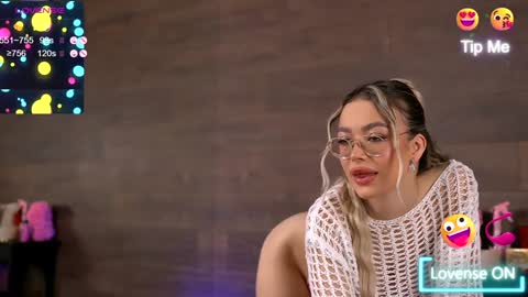 Snapshot of kyliejoyce chatting on 18, 12, 2024 Kylie online show from 18, 12, 2024