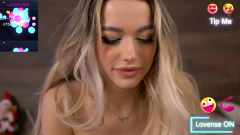 Snapshot of kyliejoyce chatting on 26, 12, 2024 Kylie online show from 26, 12, 2024