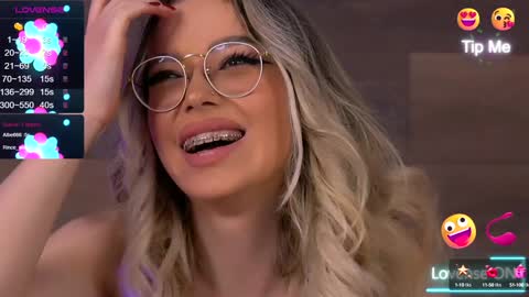 Snapshot of kyliejoyce chatting on 4, 1, 2025 Kylie online show from 4, 1, 2025