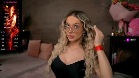 Snapshot of kyliejoyce chatting on 6, 2, 2025 Kylie online show from 6, 2, 2025