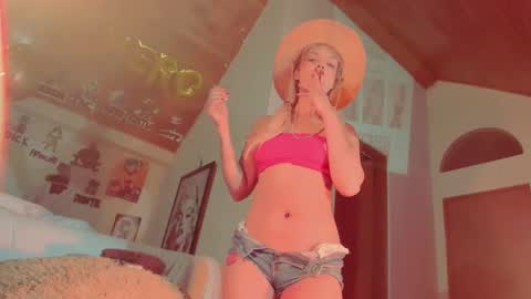 Snapshot of kyliekandy chatting on 1, 3, 2025   online show from 1, 3, 2025