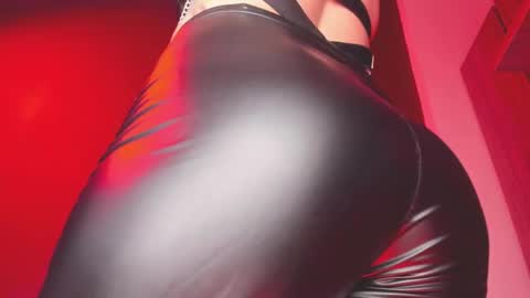 K Y L I E online show from 10, 10, 2025