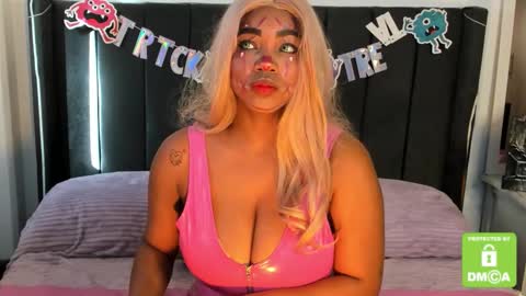 kylie white boobs online show from 27, 10, 2025