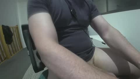 Snapshot of l00tz chatting on 2, 11, 2025 l00tz online show from 2, 11, 2025