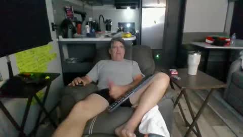 Snapshot of l8tniter chatting on 14, 10, 2025 l8tniter online show from 14, 10, 2025