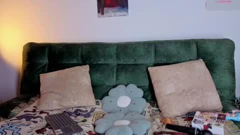 Snapshot of la_briela chatting on 8, 5, 2026 Help me reach 50 likes online show from 8, 5, 2026