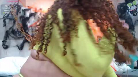 Snapshot of la_crespa_x chatting on 28, 10, 2025 la crespa x online show from 28, 10, 2025