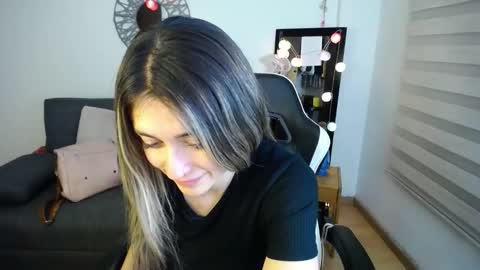 Snapshot of la_rola_ chatting on 18, 11, 2025 Catalina online show from 18, 11, 2025