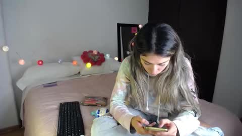 Snapshot of la_rola_ chatting on 17, 12, 2025 Catalina online show from 17, 12, 2025