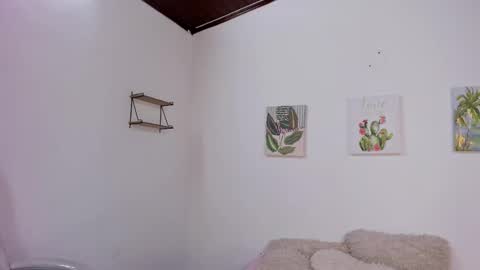  L A R A   online show from 10, 10, 2025