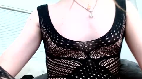 Snapshot of laceyphoenix1 chatting on 8, 3, 2025 Lacey Phoenix online show from 8, 3, 2025