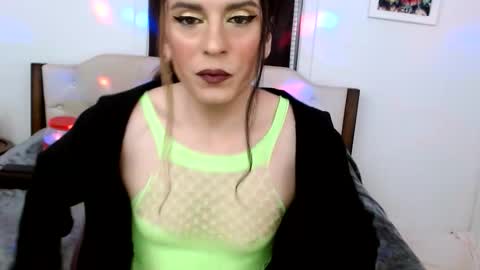 Snapshot of laceyphoenix1 chatting on 18, 12, 2025 Lacey Phoenix online show from 18, 12, 2025