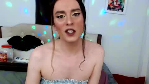 Snapshot of laceyphoenix1 chatting on 19, 12, 2025 Lacey Phoenix online show from 19, 12, 2025