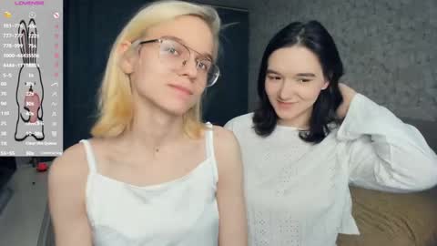 Snapshot of lacyedison chatting on 11, 5, 2026 Violet and Isabel online show from 11, 5, 2026