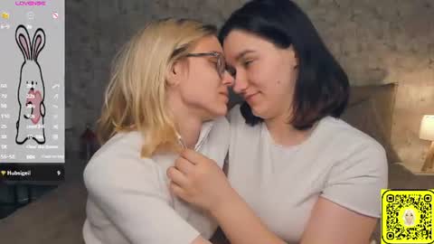 Snapshot of lacyedison chatting on 21, 6, 2026 Violet and Isabel online show from 21, 6, 2026