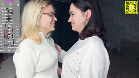 Snapshot of lacyedison chatting on 7, 7, 2026 Violet and Isabel online show from 7, 7, 2026