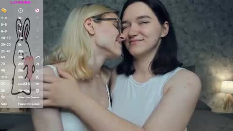 Snapshot of lacyedison chatting on 29, 7, 2026 Violet and Isabel online show from 29, 7, 2026