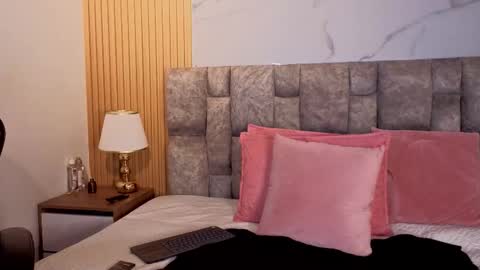 lady_dark__ online show from 6, 3, 2026