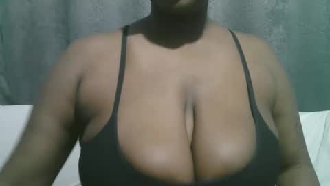 Snapshot of lady_dearra chatting on 16, 9, 2025 lady_dearra online show from 16, 9, 2025