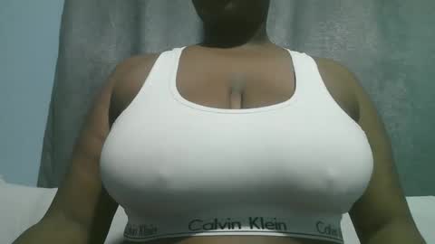 Snapshot of lady_dearra chatting on 26, 10, 2025 lady_dearra online show from 26, 10, 2025
