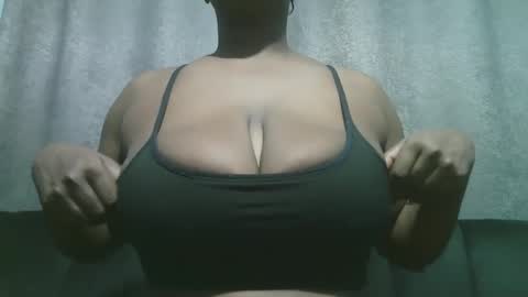 lady_dearra online show from 22, 12, 2025