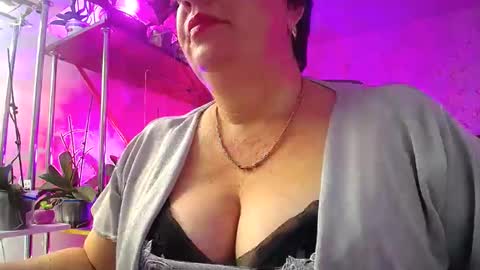 Snapshot of lady_gloria chatting on 15, 12, 2024 Lady Gloria online show from 15, 12, 2024