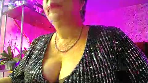 Snapshot of lady_gloria chatting on 17, 12, 2024 Lady Gloria online show from 17, 12, 2024