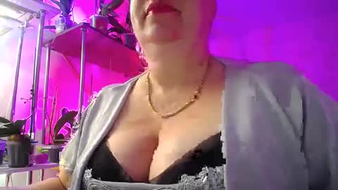 Snapshot of lady_gloria chatting on 23, 1, 2025 Lady Gloria online show from 23, 1, 2025