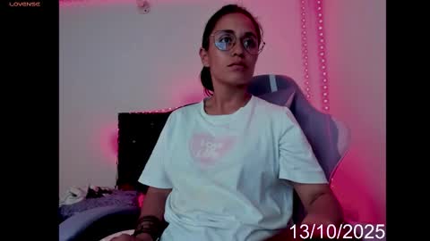 Snapshot of lady_jhana chatting on 18, 11, 2025 Jhana online show from 18, 11, 2025