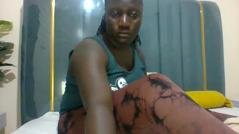 Snapshot of ladyblossoms19 chatting on 2, 12, 2024 lindah32 online show from 2, 12, 2024
