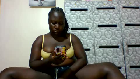 Snapshot of ladyblossoms19 chatting on 19, 12, 2024 lindah32 online show from 19, 12, 2024