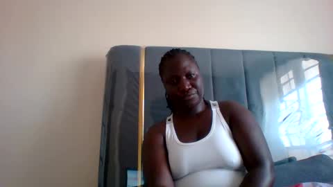 Snapshot of ladyblossoms19 chatting on 26, 12, 2024 lindah32 online show from 26, 12, 2024