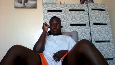 Snapshot of ladyblossoms19 chatting on 30, 12, 2024 lindah32 online show from 30, 12, 2024