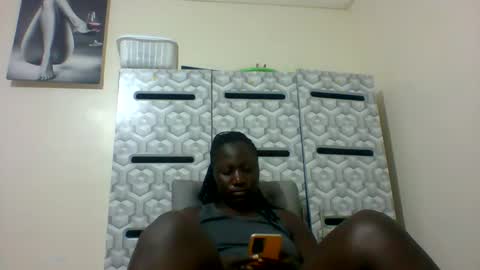 Snapshot of ladyblossoms19 chatting on 6, 1, 2025 lindah32 online show from 6, 1, 2025