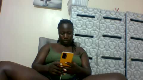 Snapshot of ladyblossoms19 chatting on 7, 1, 2025 lindah32 online show from 7, 1, 2025
