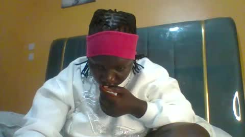 Snapshot of ladyblossoms19 chatting on 29, 3, 2026 lindah32 online show from 29, 3, 2026