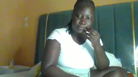 Snapshot of ladyblossoms19 chatting on 6, 4, 2026 lindah32 online show from 6, 4, 2026