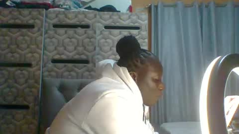 Snapshot of ladyblossoms19 chatting on 5, 7, 2026 lindah32 online show from 5, 7, 2026