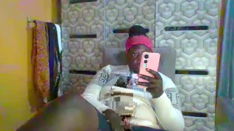 Snapshot of ladyblossoms19 chatting on 7, 7, 2026 lindah32 online show from 7, 7, 2026