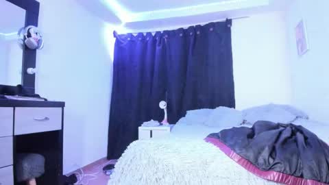 Snapshot of ladybrown_16 chatting on 15, 11, 2025 Lady online show from 15, 11, 2025