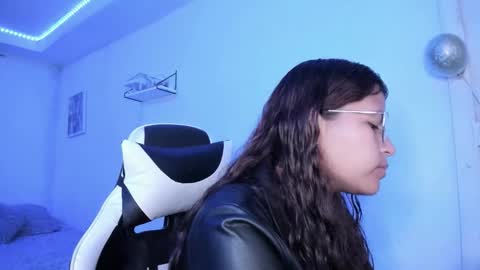 Snapshot of ladybrown_16 chatting on 18, 11, 2025 Lady online show from 18, 11, 2025