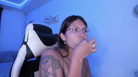 Snapshot of ladybrown_16 chatting on 22, 11, 2025 Lady online show from 22, 11, 2025