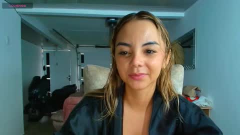 Snapshot of ladydi069 chatting on 22, 10, 2025 Hello im lady nice to meet you  online show from 22, 10, 2025